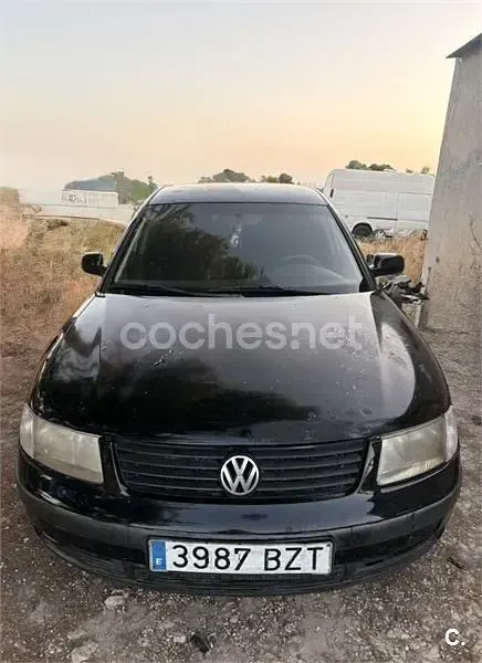Usado VW Passat Trendline 130 CV (95 kW) 2002 Negro Berlina