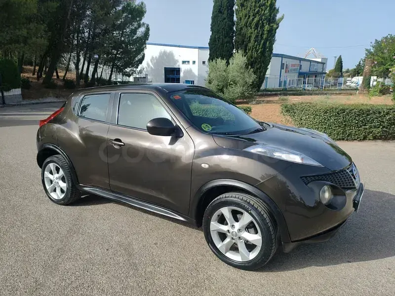 Usado Nissan Juke Acenta 110 CV (80 kW) 2011 Marrón SUV