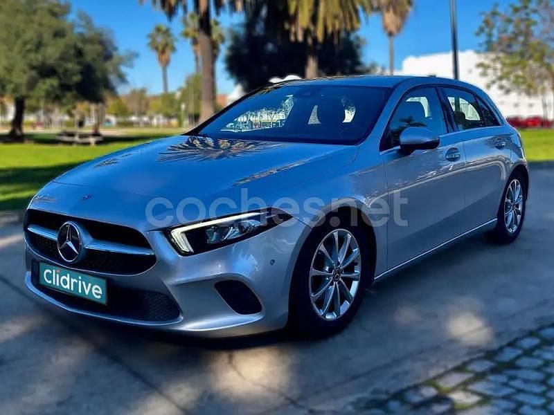 Usado Mercedes A180 116 CV (85 kW) 2019 Gris / plata Berlina
