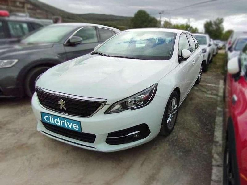 Usado Peugeot 308 SW Active 131 CV (96 kW) 2021 Blanco Familiar