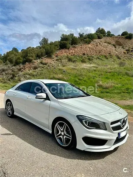 Usado Mercedes CLA200 AMG line 136 CV (100 kW) 2015 Blanco Coupe