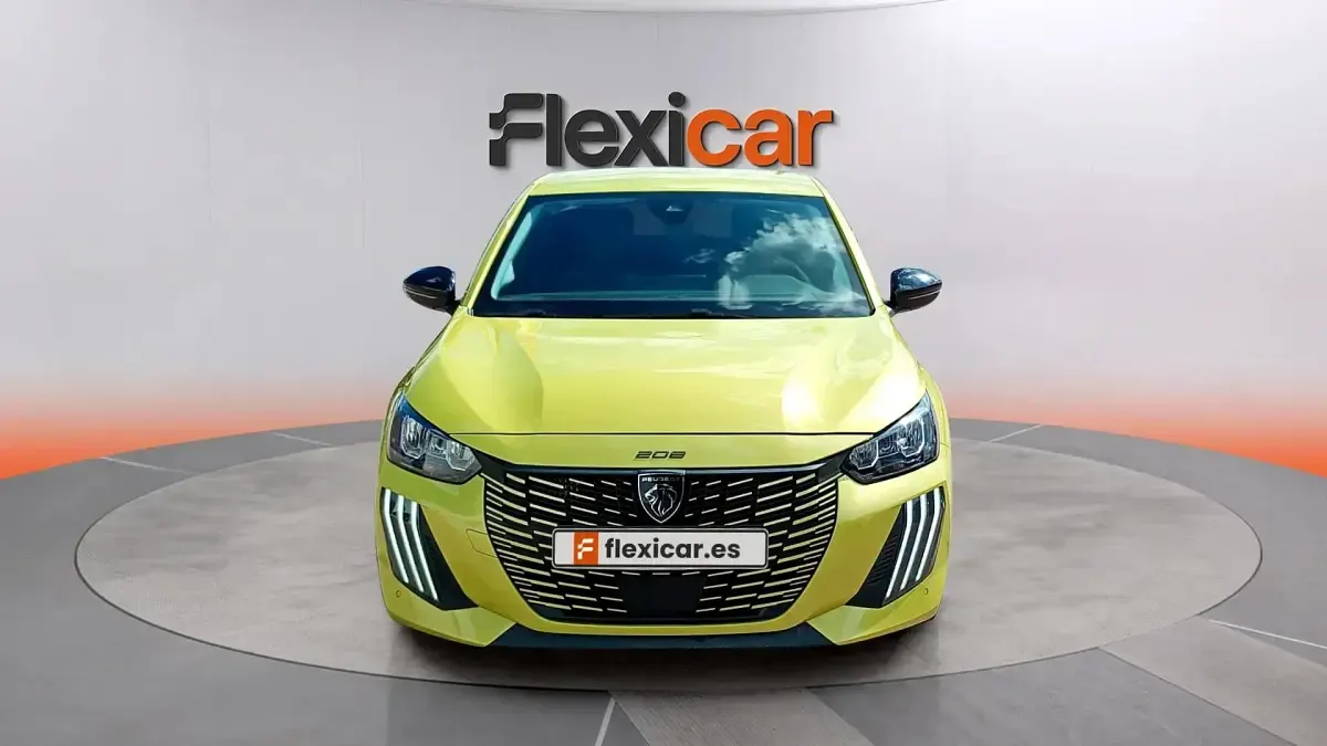 Usado Peugeot 208 Allure 101 CV (74 kW) 2025 Amarillo Utilitario