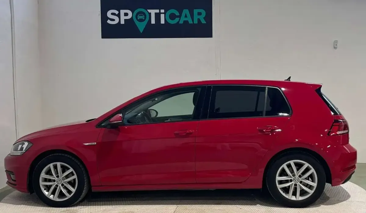 Usado VW Golf VII Advance 131 CV (96 kW) 2020 Rojo Utilitario