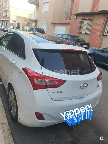 Usado Hyundai i30 Style 128 CV (94 kW) 2014 Blanco Berlina