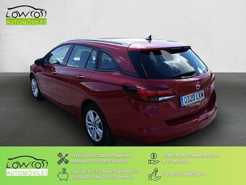 Usado Opel Astra Edition 105 CV (77 kW) 2020 Rojo Familiar