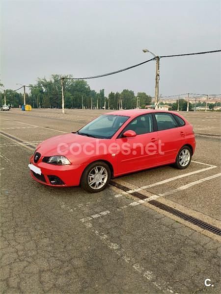 Usado Seat Ibiza Reference 100 CV (73 kW) 2006 Rojo Berlina