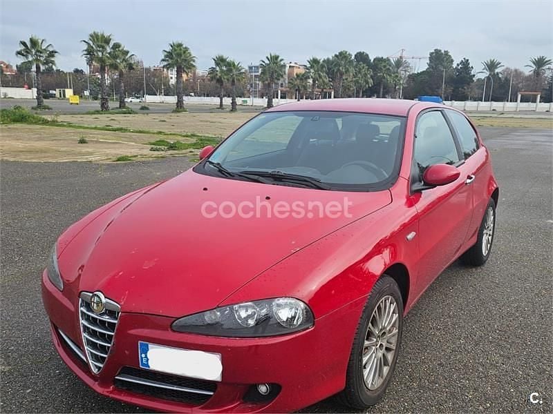Rojo Usado 2008 Alfa Romeo 147 Distinctive Utilitario | 4500 € (Precio justo) - Imagen 1/4