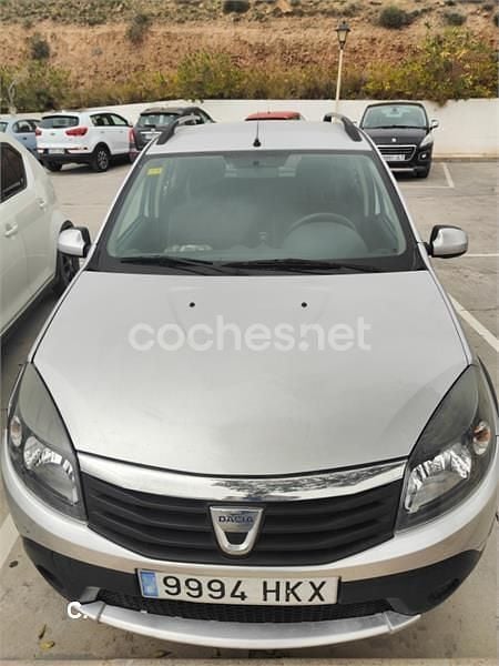 Usado Dacia Sandero Stepway 85 CV (62 kW) 2012 Gris / plata Berlina