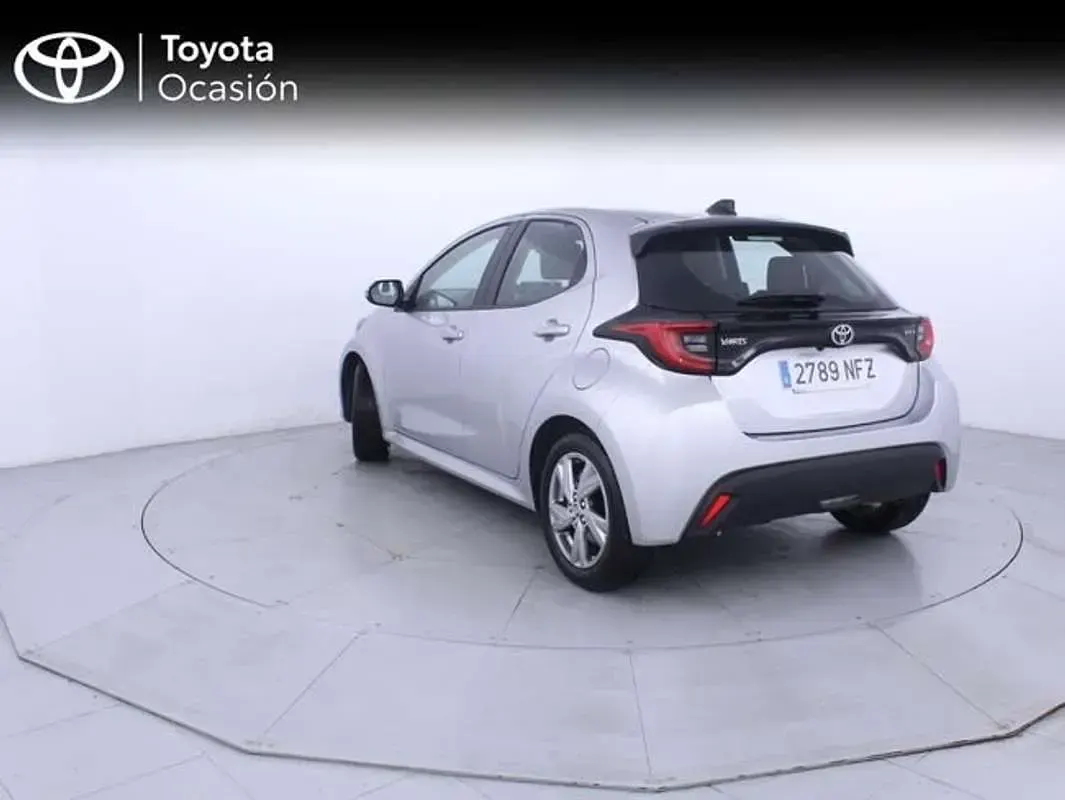 Usado Toyota Yaris Active 116 CV (85 kW) 2025 Gris Utilitario