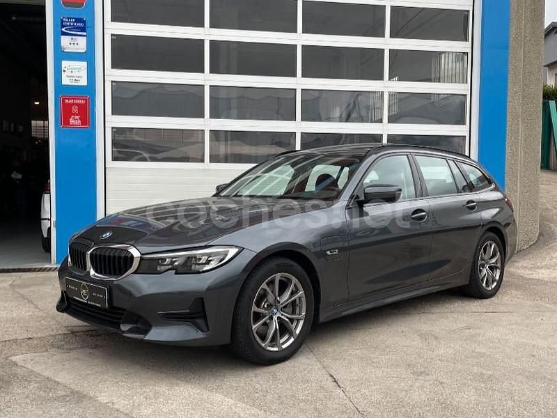 Gris / plata Usado 2022 BMW 320e Berlina | 31.990 € (Caro) - Imagen 1/4