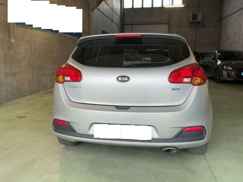 Usado Kia Ceed 128 CV (94 kW) 2013 Gris Utilitario