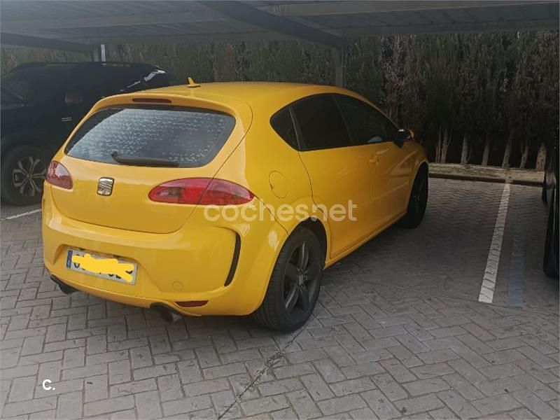 Usado Seat Leon Style 105 CV (77 kW) 2009 Amarillo Utilitario