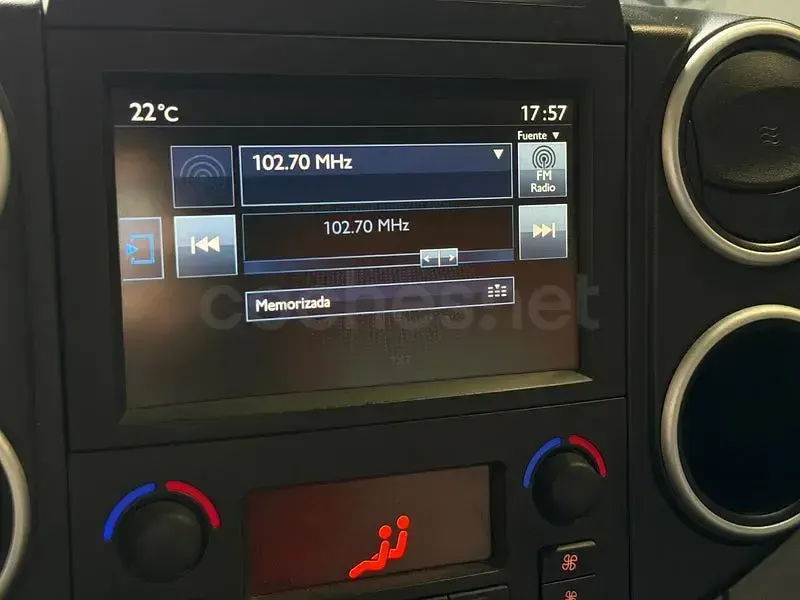 Usado Peugeot Partner Tepee Style 100 CV (73 kW) 2017 Gris / plata Monovolumen