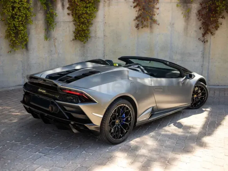 Usado Lamborghini Huracán 640 CV (470 kW) 2023 Gris / plata Descapotable