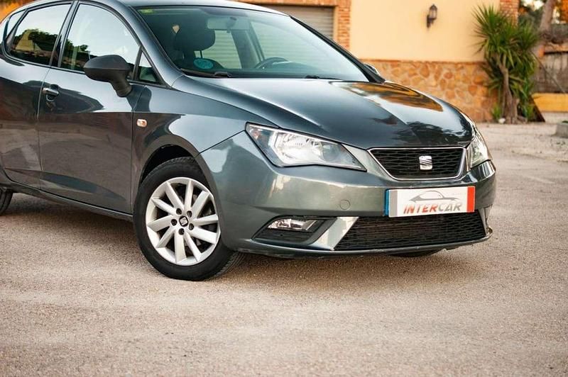 Usado Seat Ibiza Style 85 CV (62 kW) 2015 Gris Utilitario