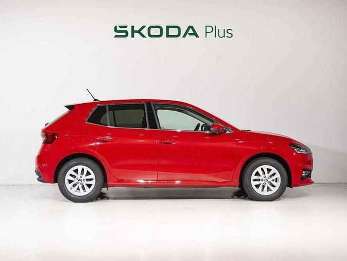 Usado Skoda Fabia Selection 95 CV (69 kW) 2024 Rojo Utilitario