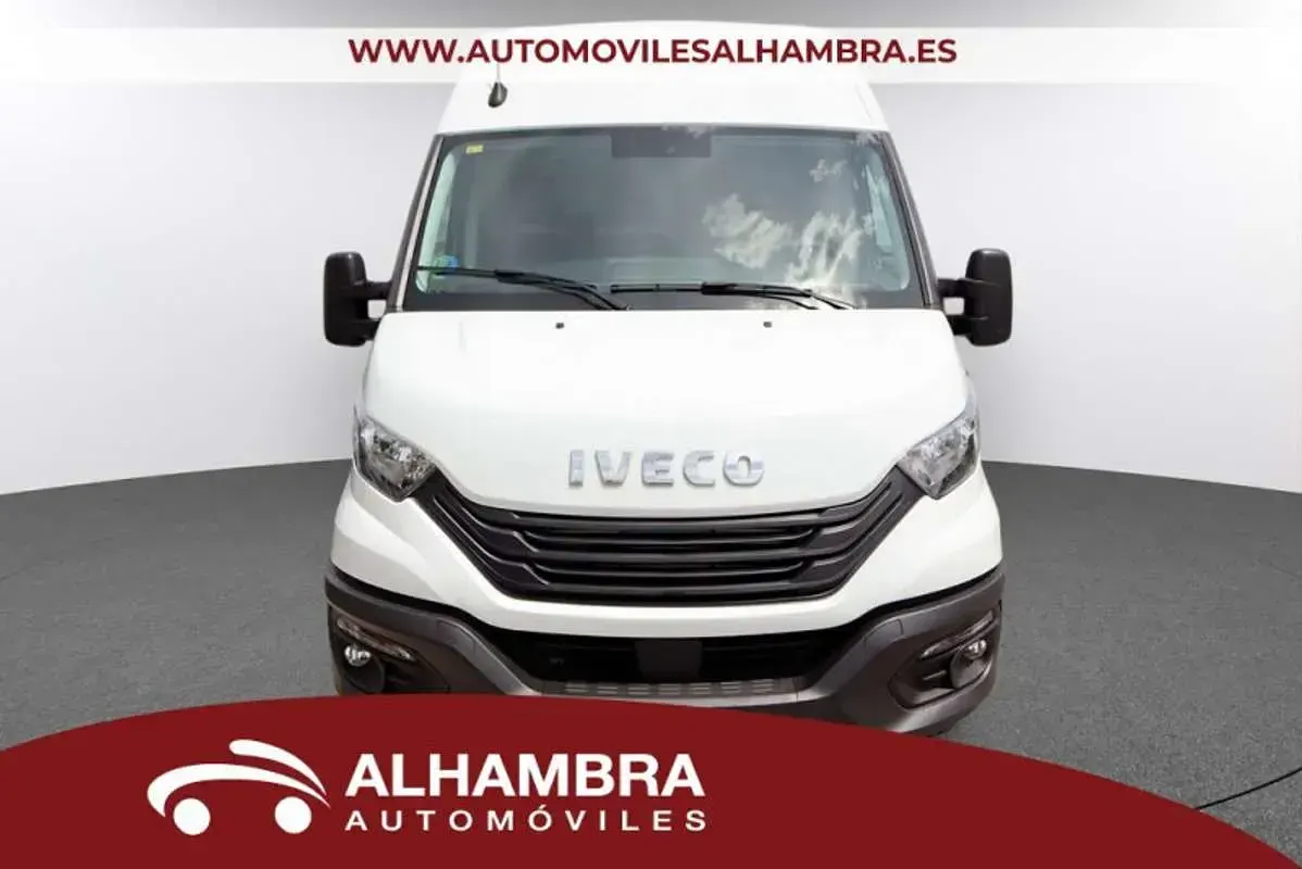 Usado Iveco Daily 136 CV (100 kW) 2024 Van
