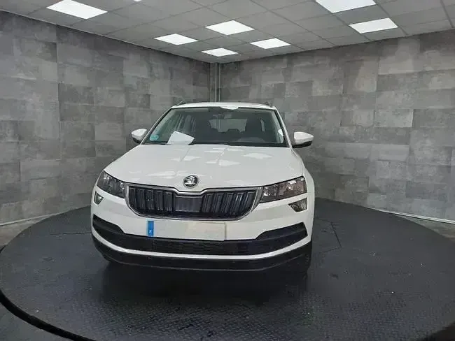 Usado Skoda Karoq Ambition 150 CV (110 kW) 2021 Blanco SUV