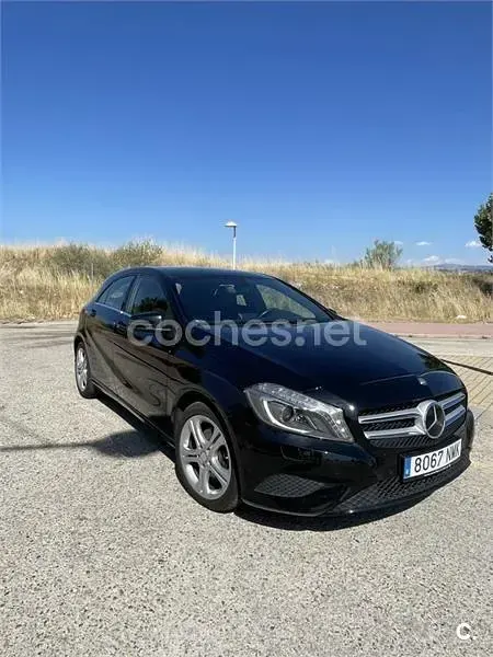 Usado Mercedes A180 Style 122 CV (89 kW) 2014 Negro Utilitario