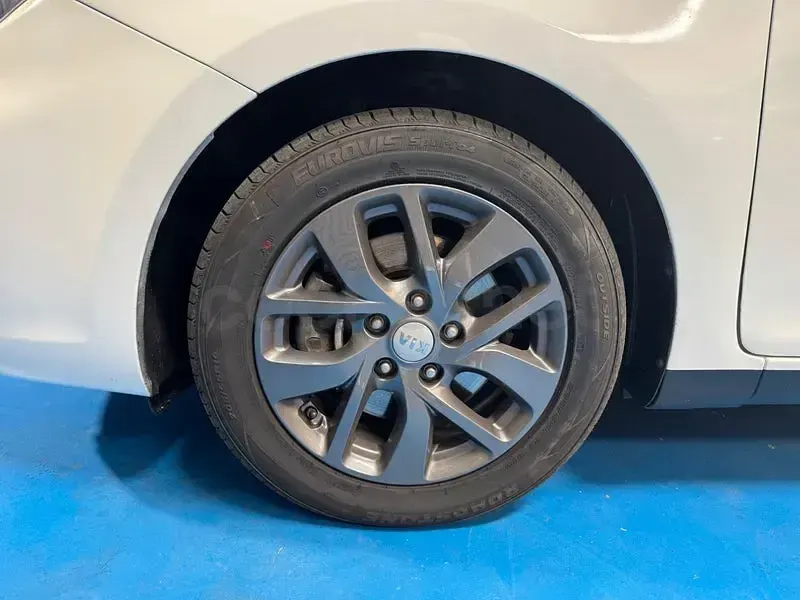 Usado Kia Carens 115 CV (84 kW) 2018 Blanco Monovolumen