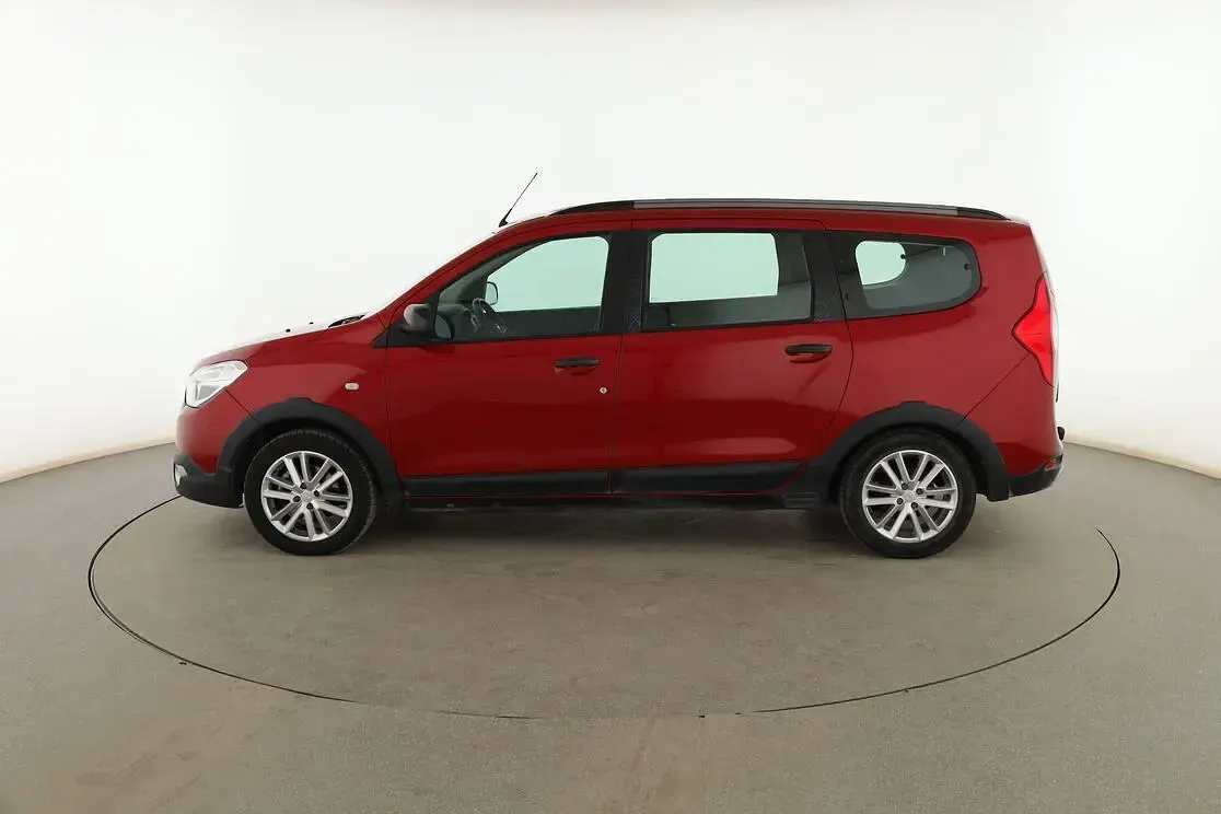 Usado Dacia Lodgy Comfort 116 CV (85 kW) 2022 Rojo Monovolumen