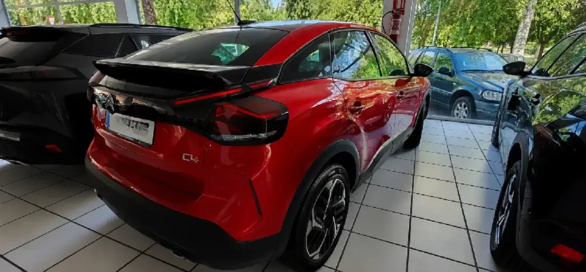 Usado Citroën C4 Feel 131 CV (96 kW) 2023 Rojo SUV