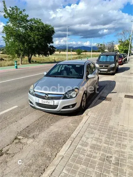 Usado Opel Astra Sport 105 CV (77 kW) 2008 Gris / plata Berlina