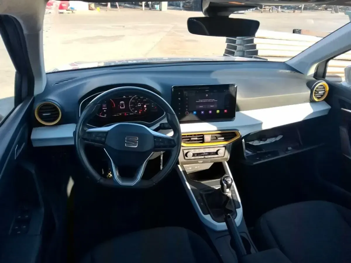 Usado Seat Arona Style 116 CV (85 kW) 2024 Gris SUV