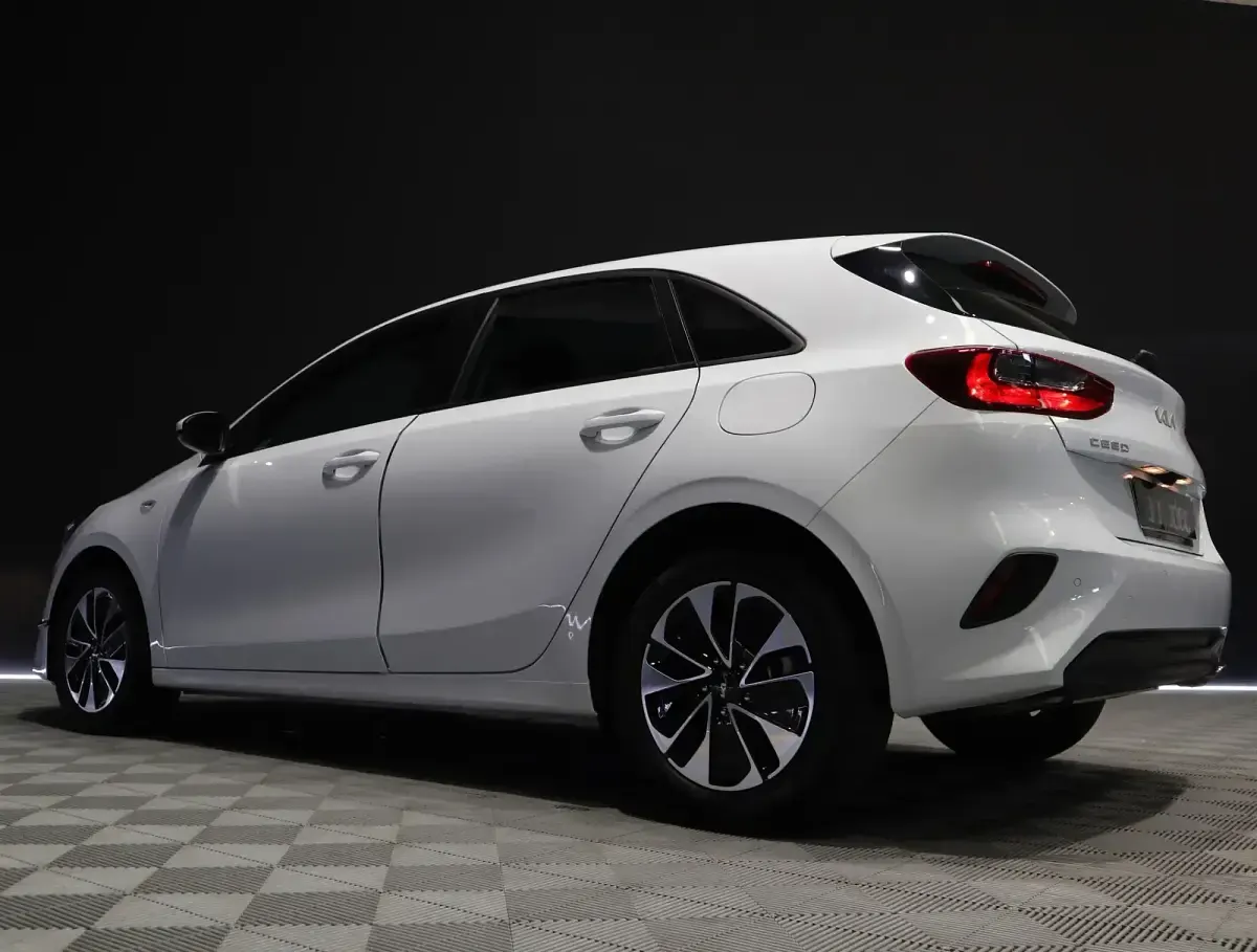 Usado Kia Ceed 100 CV (73 kW) 2024 Blanco Utilitario