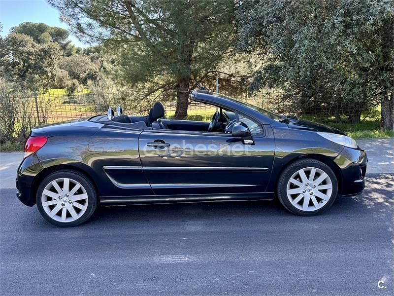 Usado Peugeot 207 CC 120 CV (88 kW) 2011 Negro Descapotable