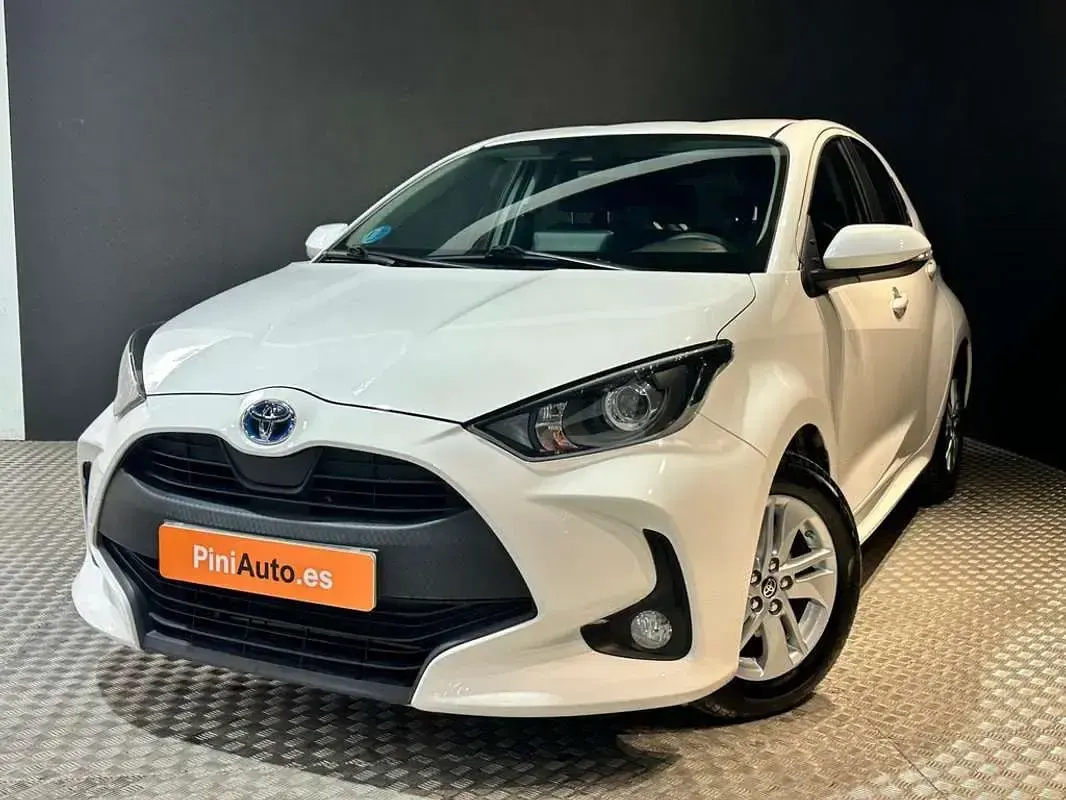Usado Toyota Yaris Hybrid Business Edition 116 CV (85 kW) 2023 Blanco Berlina