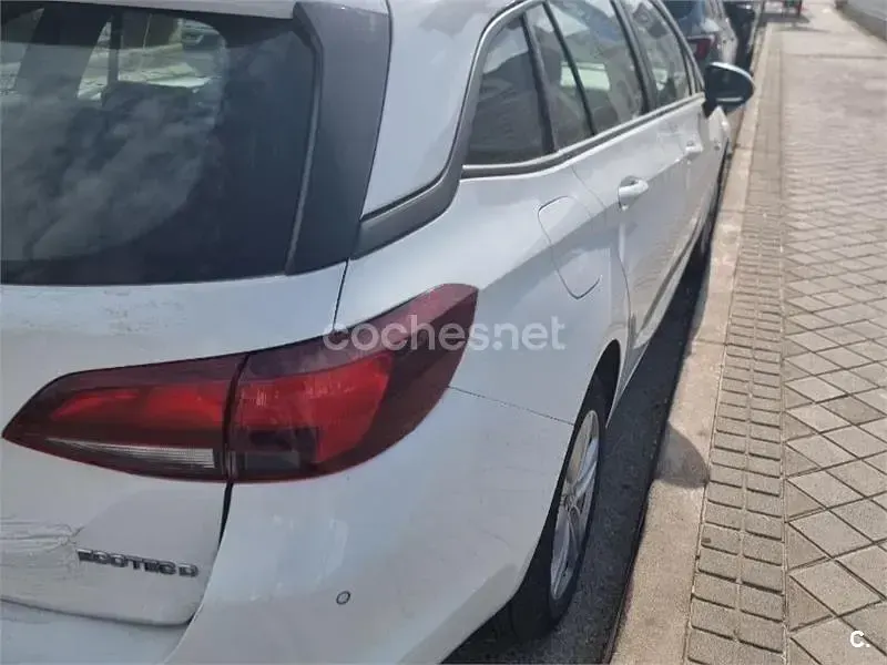 Usado Opel Astra Dynamic 110 CV (80 kW) 2019 Blanco Familiar