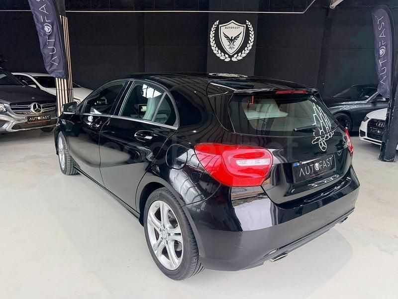 Käytetty Mercedes A180 Urban 109 HP (80 kW) 2015 Musta Sedan