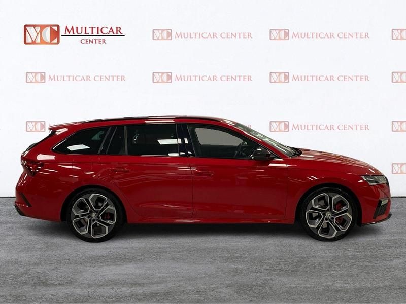 Usado Skoda Octavia RS 245 CV (180 kW) 2022 Rojo Familiar
