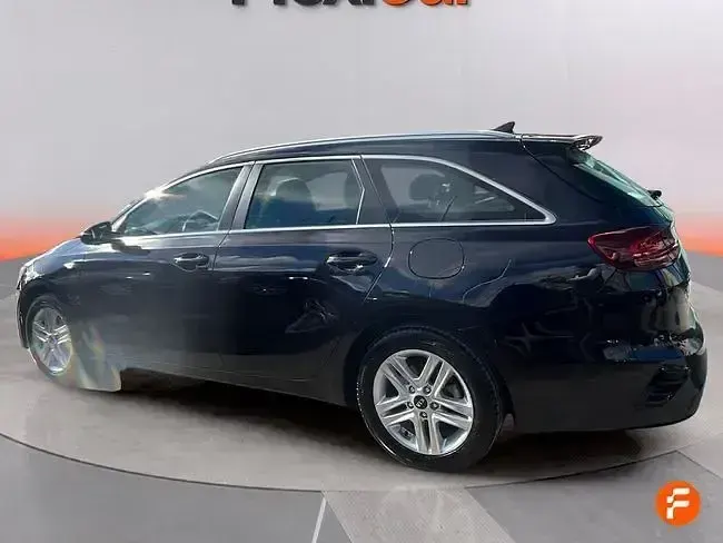 Usado Kia Ceed 136 CV (100 kW) 2020 Negro Utilitario