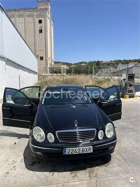 Usado Mercedes E270 Avantgarde 170 CV (125 kW) 2002 Negro Berlina
