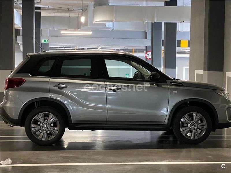Usado Suzuki Vitara 129 CV (94 kW) 2020 Gris / plata SUV