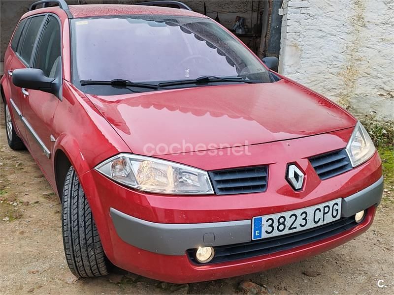 Usado Renault Mégane GrandTour Dynamique 120 CV (88 kW) 2003 Rojo Familiar