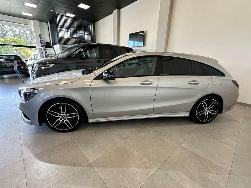 Usado Mercedes CLA220 Shooting Brake AMG line 177 CV (130 kW) 2017 Gris Familiar