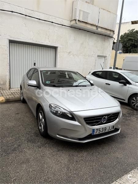 Gris / plata Usado 2015 Volvo V40 Momentum Familiar | 11.500 € (Precio justo) - Imagen 1/4