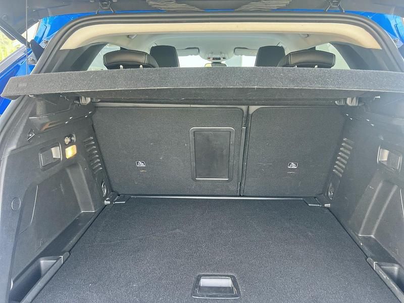 Usado Peugeot 3008 Allure 130 CV (95 kW) 2022 Azul SUV