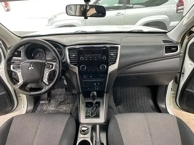 Usado Mitsubishi L200 150 CV (110 kW) 2020 Blanco Pickup/Camioneta