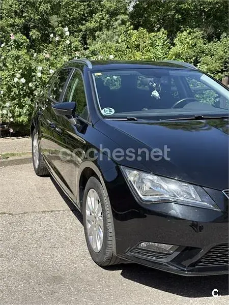 Usado Seat Leon ST Style 105 CV (77 kW) 2015 Negro Familiar