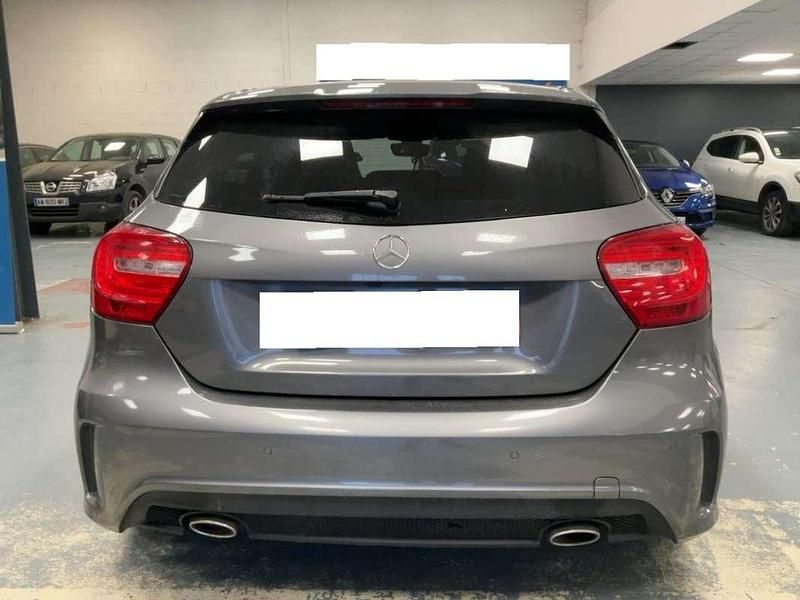 Usado Mercedes A200 AMG line 136 CV (100 kW) 2015 Gris Utilitario