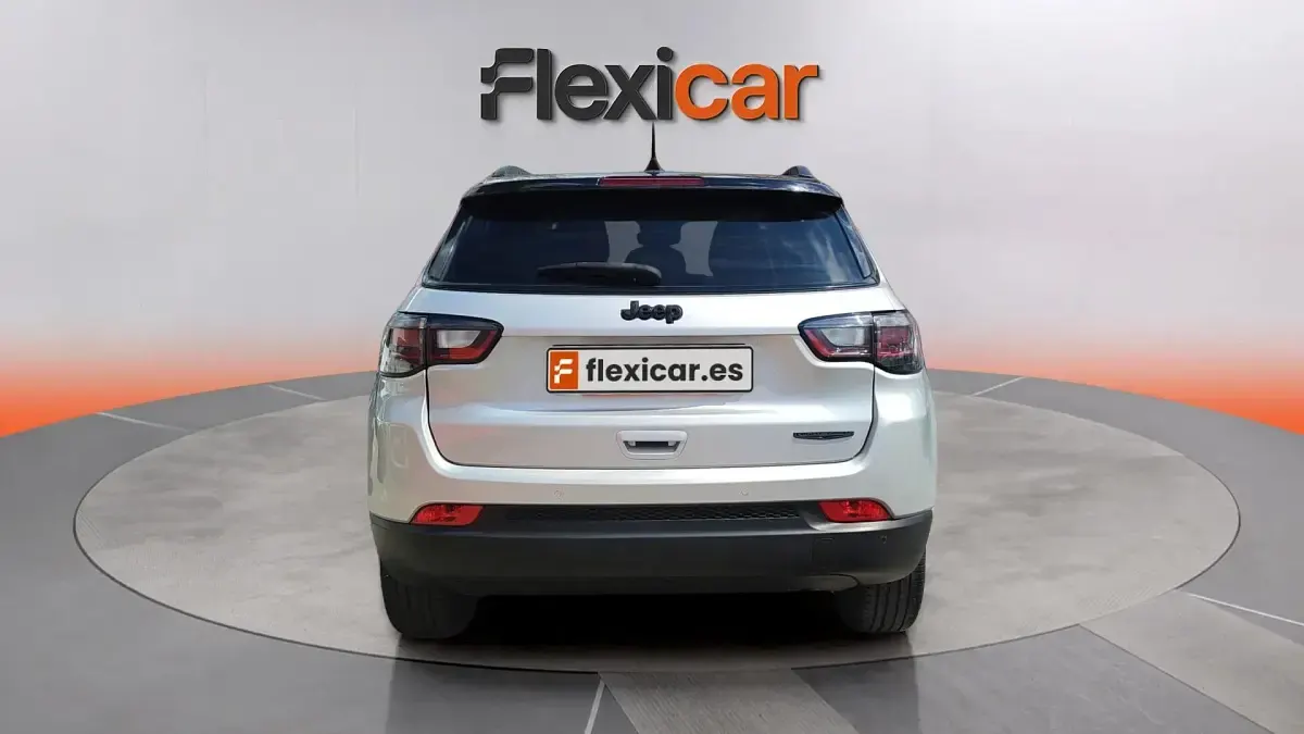 Usado Jeep Compass 131 CV (96 kW) 2022 Gris SUV