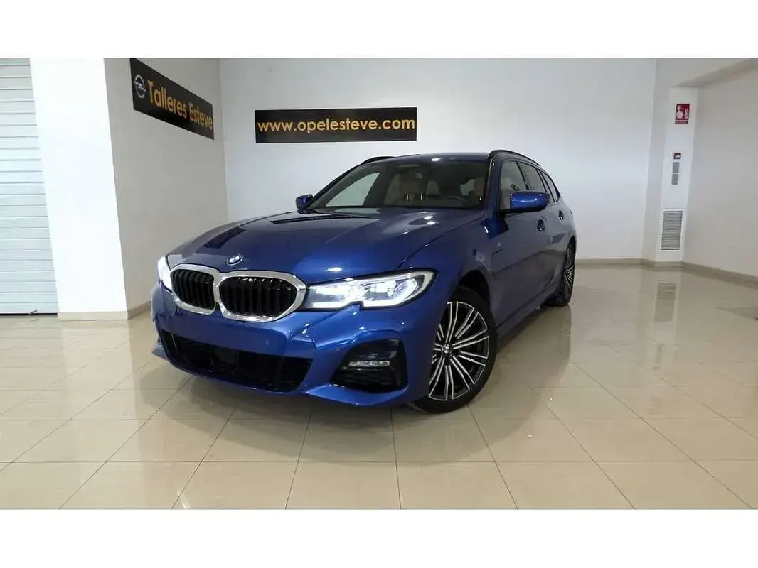 Käytetty BMW 330e 292 HP (214 kW) 2021 Sininen Farmari