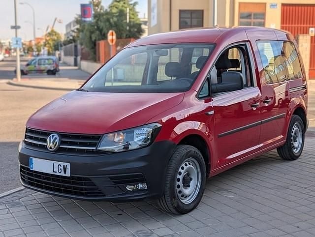 Usado VW Caddy 102 CV (75 kW) 2020 Rojo Monovolumen