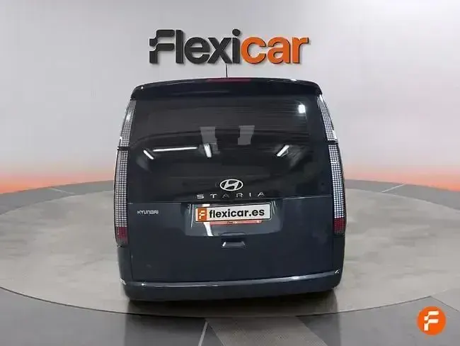 Usado Hyundai Staria 225 CV (165 kW) 2024 Gris Monovolumen