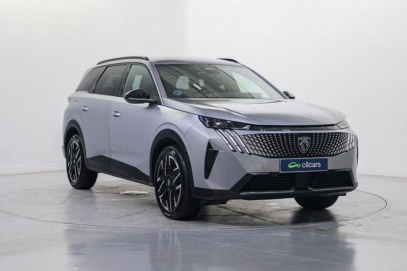 Usado Peugeot 5008 Allure 136 CV (100 kW) 2025 Gris / plata SUV