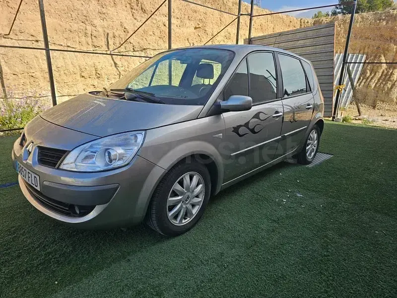 Usado Renault Scénic 130 CV (95 kW) 2007 Gris / plata Monovolumen